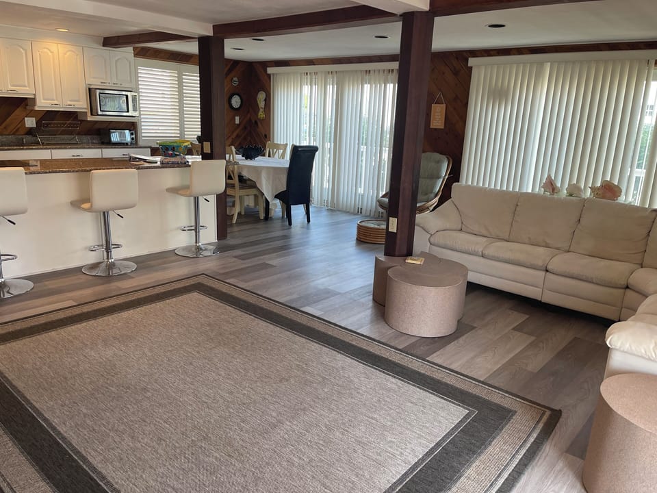 Great Room - Kitchen w counter, Dining seats 6, Living area w/ HDTV Streaming