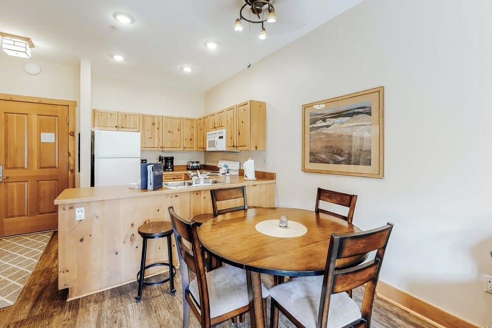 Dining Area - Expedition Station - 1 Bedroom - Keystone CO