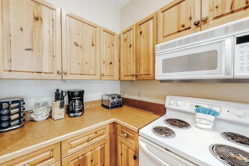 Kitchen has all the essentials