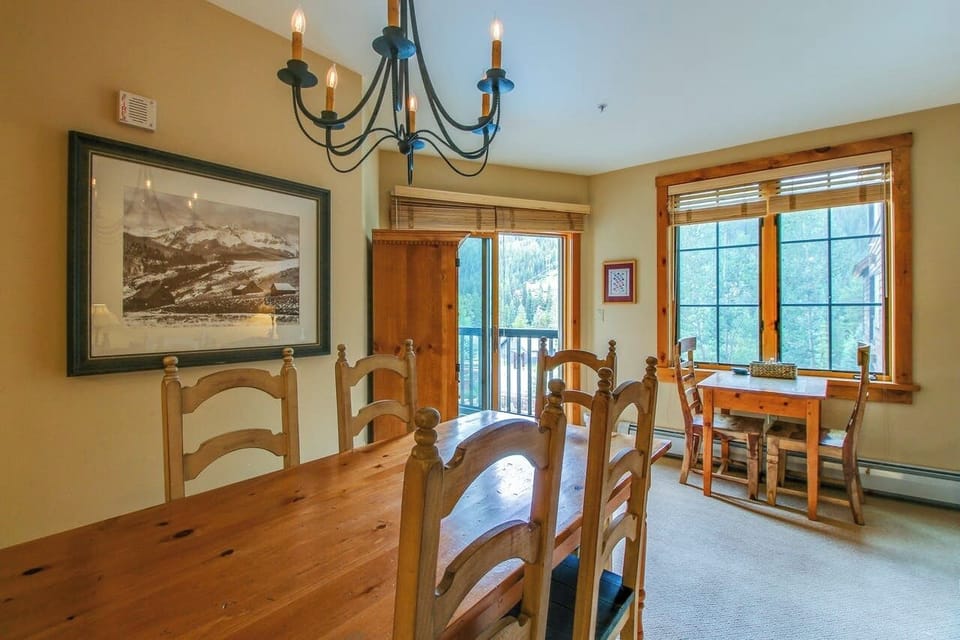 Dining room table seats 6