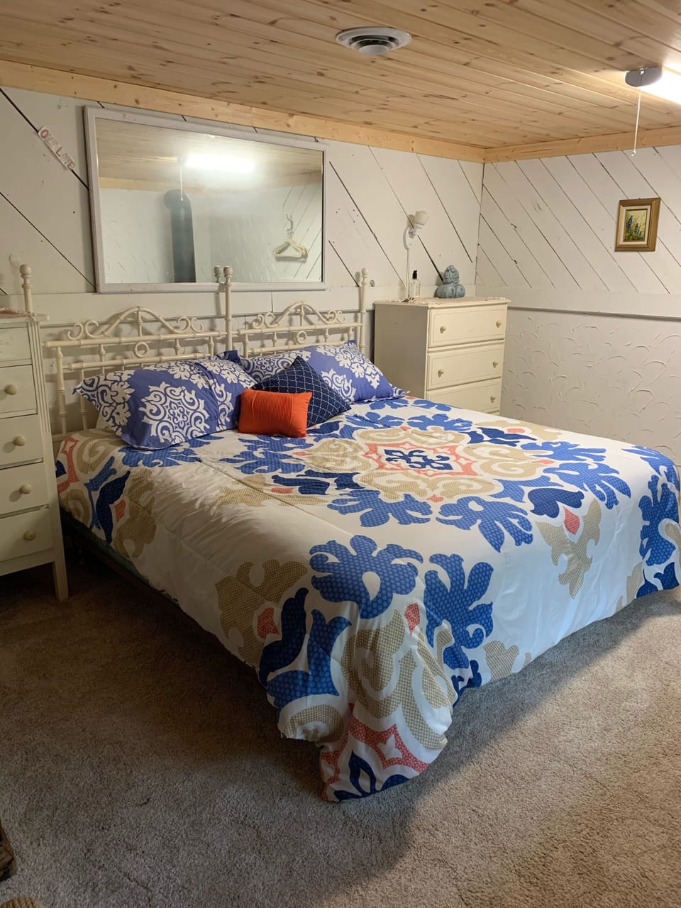 1st floor king bed


