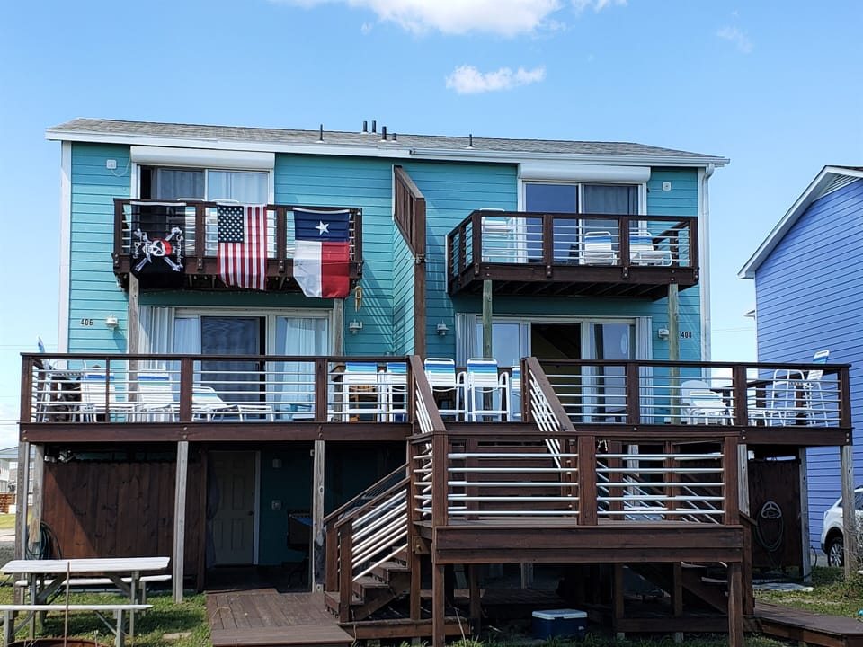view of house from beach side. Texas flag is gone now....