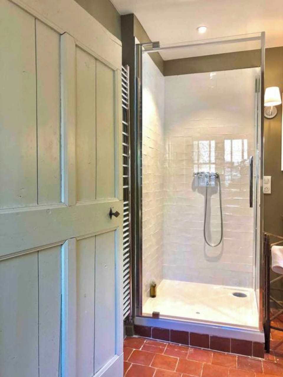 Shared Bathroom for bedroom 3 and 4