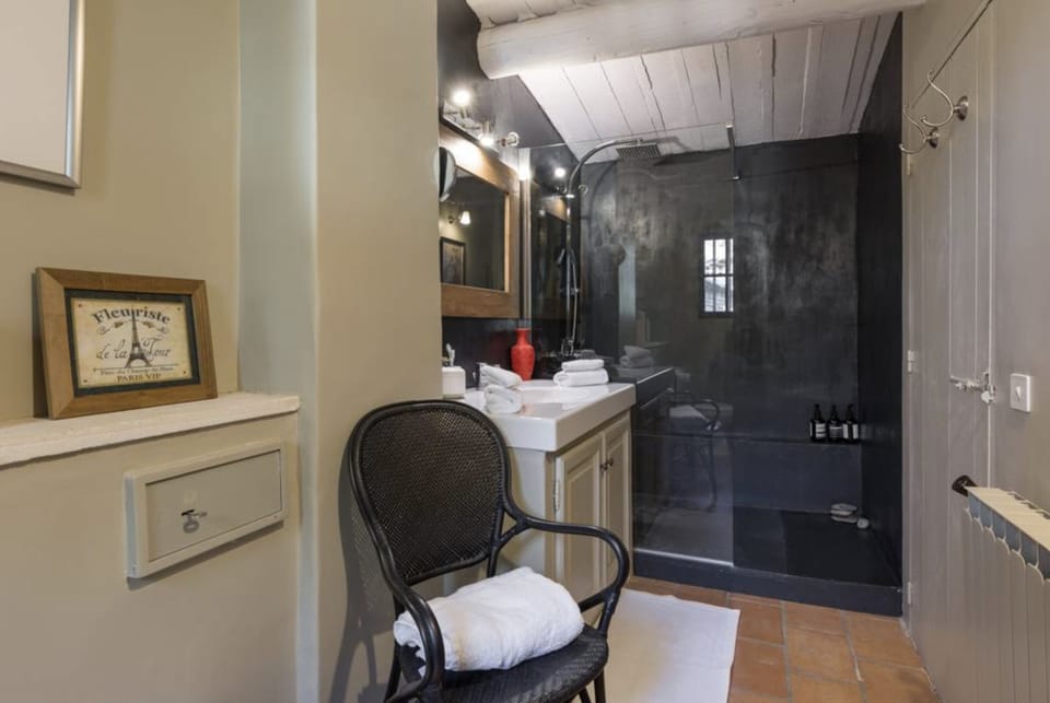Ensuite bathroom of master bedroom