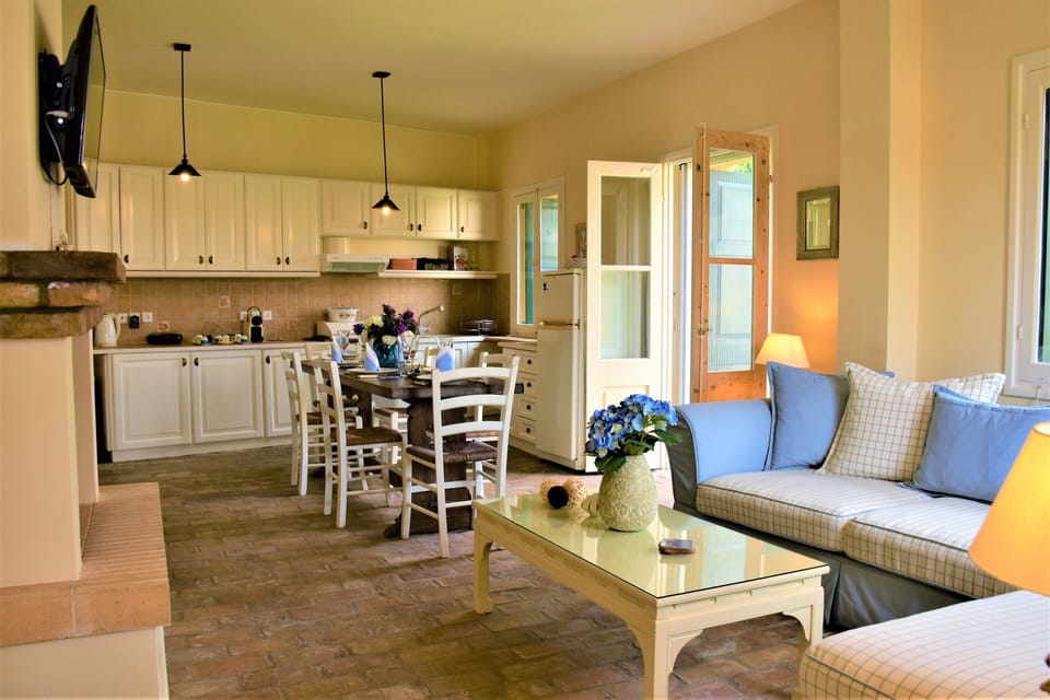 Entrance to the living room and kitchen area..