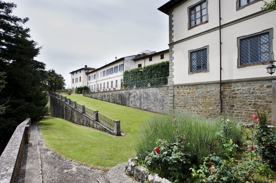 Property, House, Building, Wall, Home, Residential Area, Architecture, Real Estate, Estate, Grass