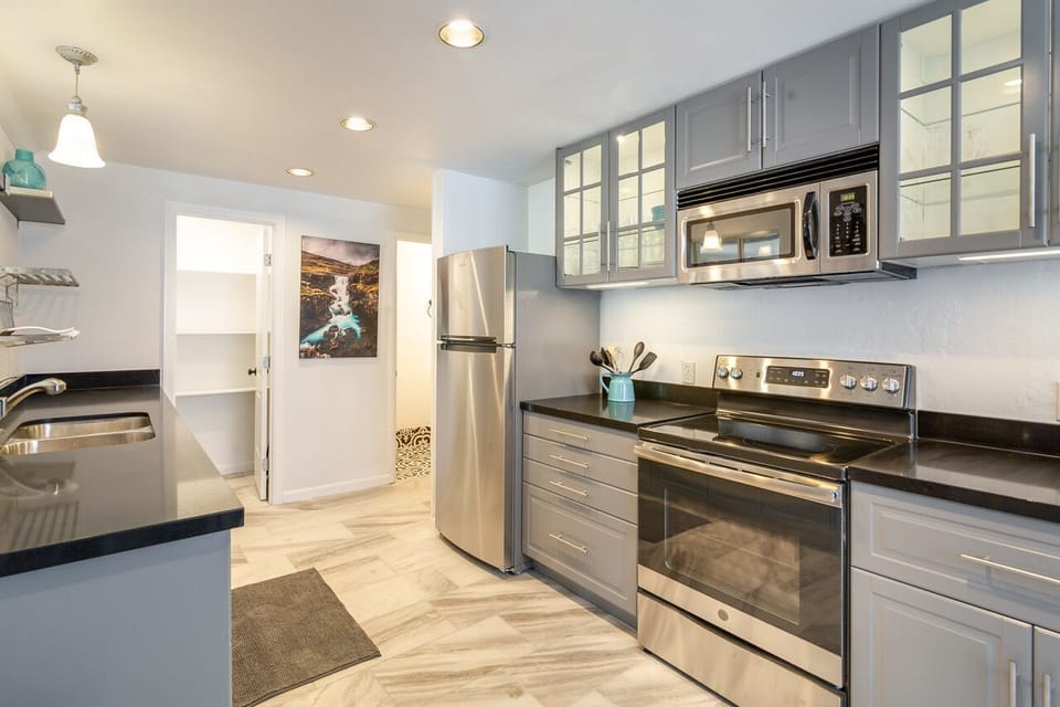 Brand new kitchen and pantry. Spacious and well-lit. New full sized appliances