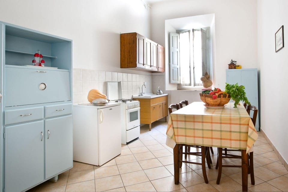 Furniture, Room, Property, Kitchen, Countertop, Interior Design, Floor, Cabinetry, Building, House
