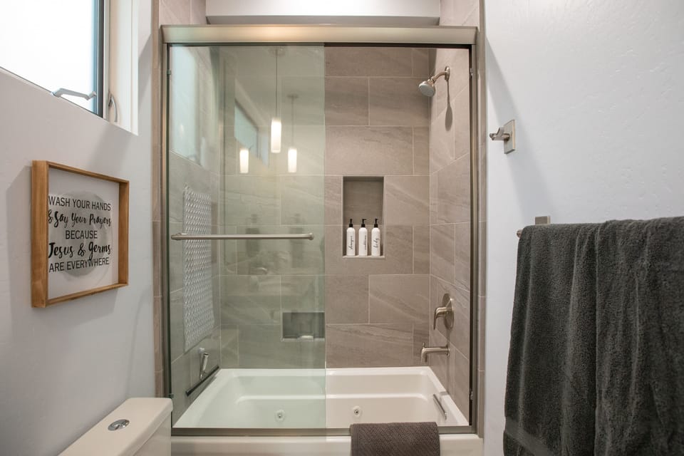 HUGE spa tub with jets