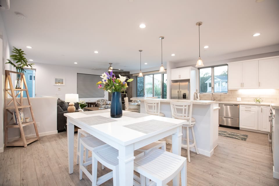 Plenty of dining space, 6 to 8 at the dining table or have a seat at the bar