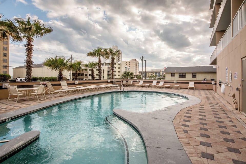 North Outdoor Pool