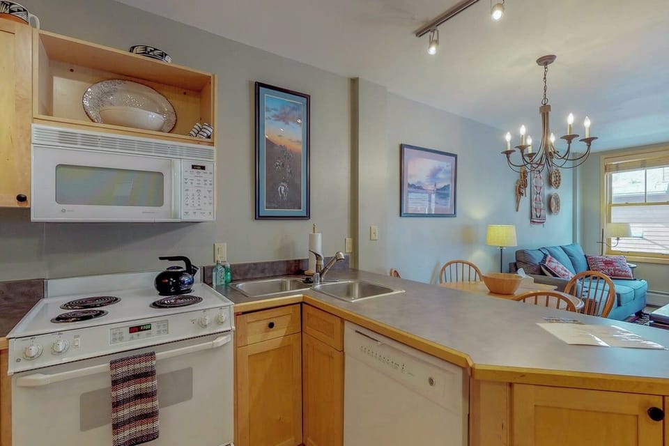 Kitchen - Silver Mill 8202 - Keystone CO