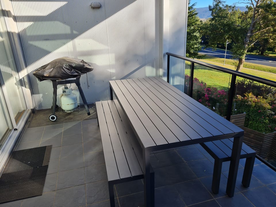 Outdoor dining and BBQ