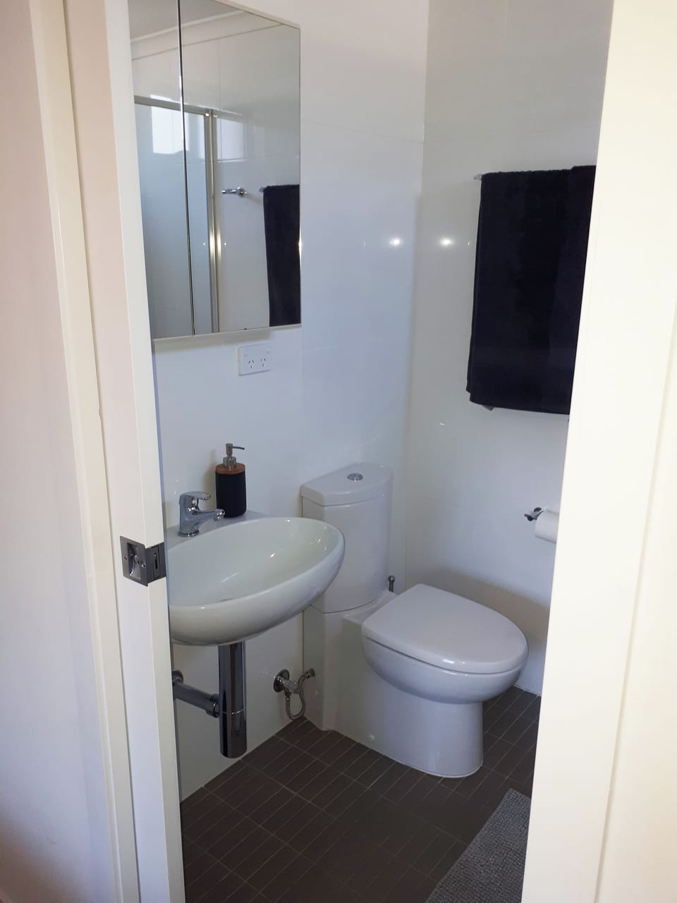 Main bedroom ensuite