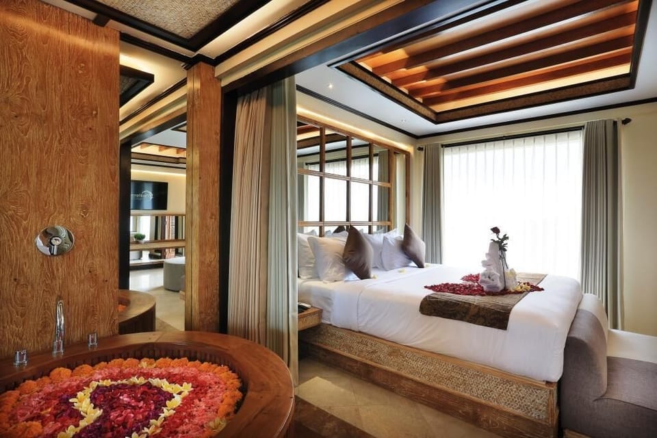 Bathtub n bedroom 