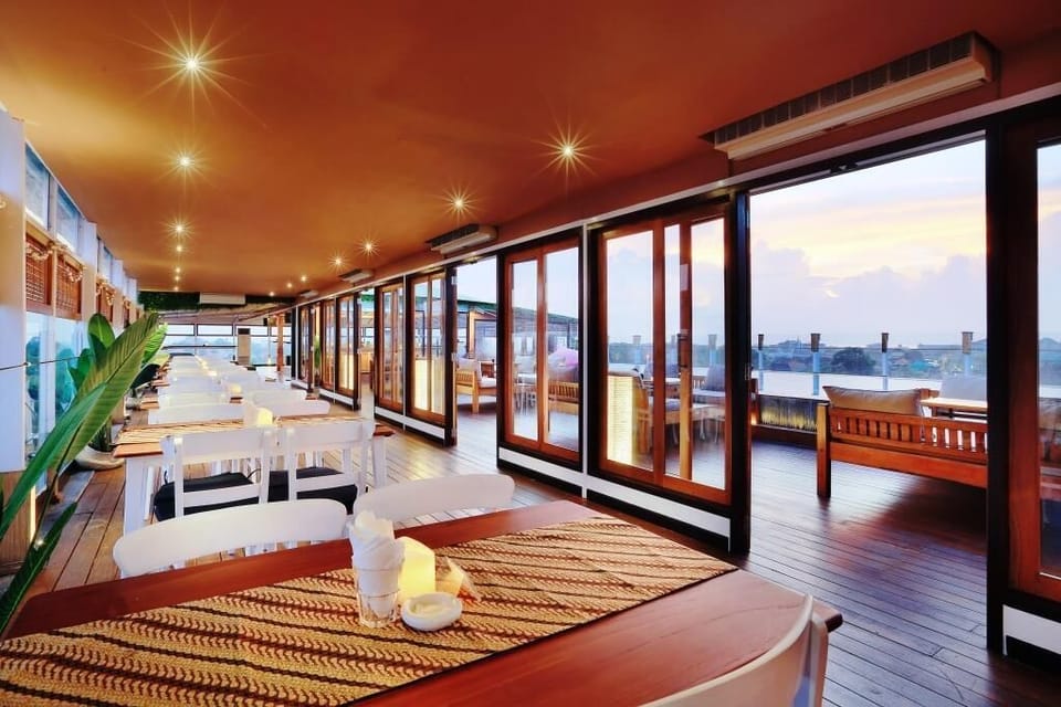 Lounge and Bar 