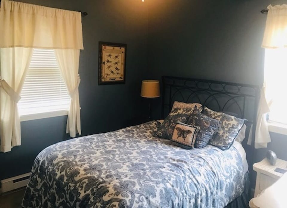 Bedroom #1--Queen bed