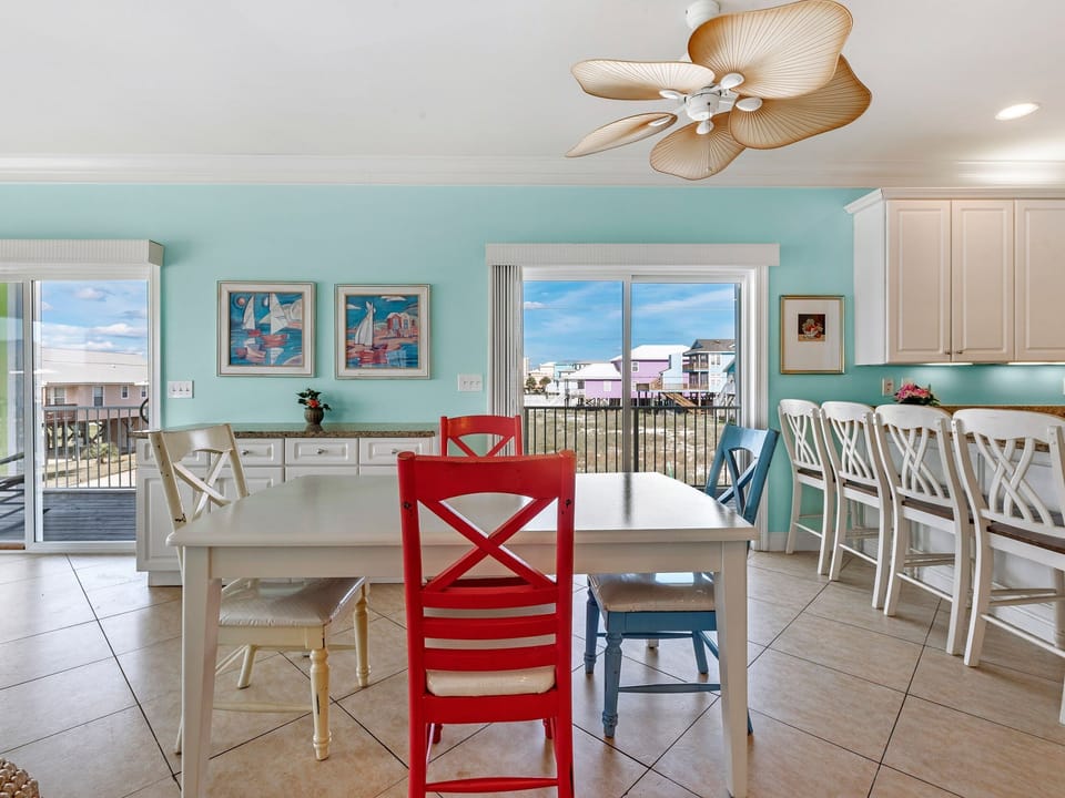 Extra seating around peninsula in kitchen