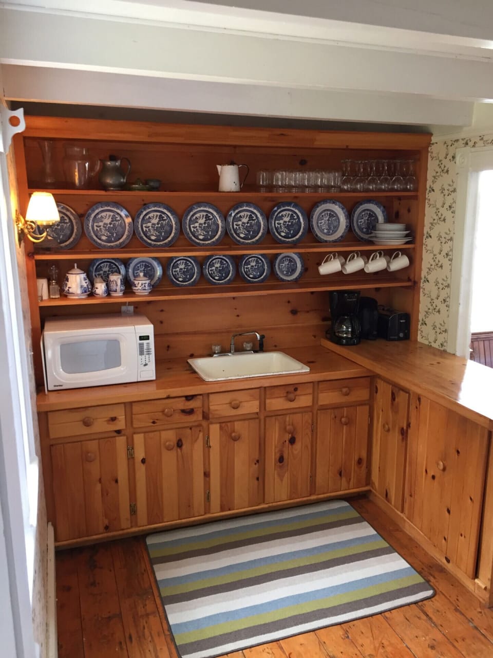 Fully equipped kitchen.