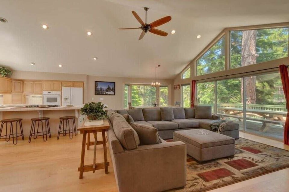 Oak Ridge Retreat Living Room and Kitchen