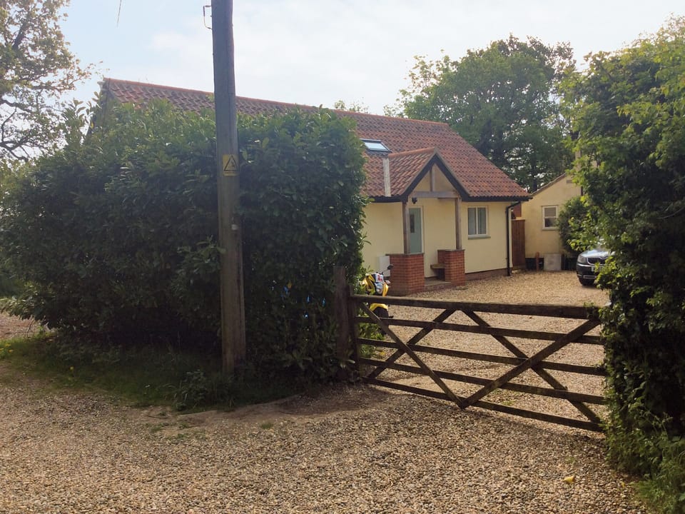Entrance to the charming holiday home | Blyth Green Stable, Wacton, near Long Stratton