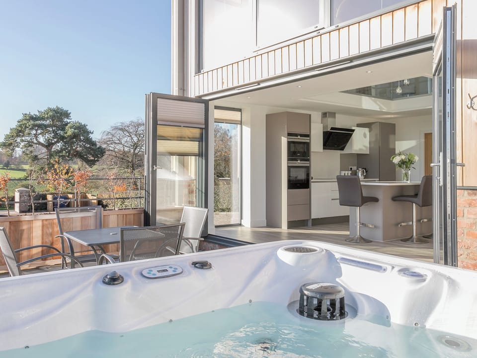 En-suite shower room | The Lookout - Broadstone Barns, Ticknall, near Derby
