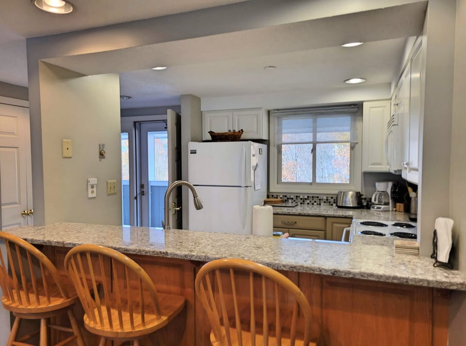 Breakfast counter toward entry
