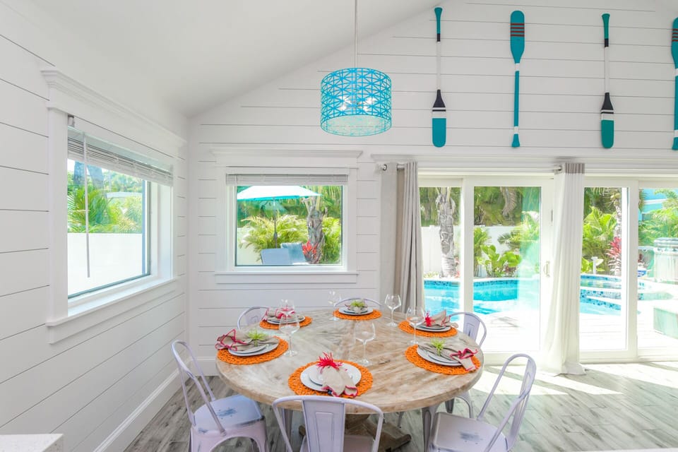 Dining table - AMI Locals
