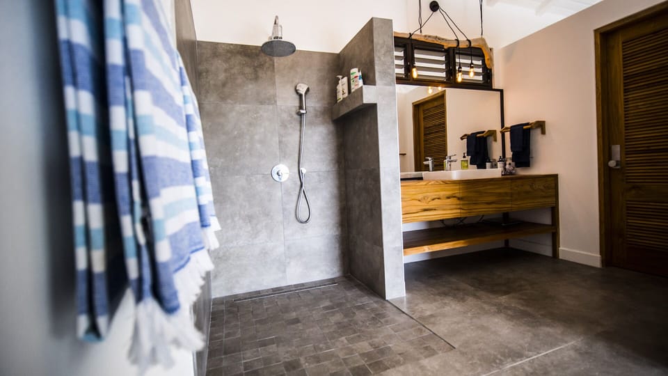 Master bedroom ensuite