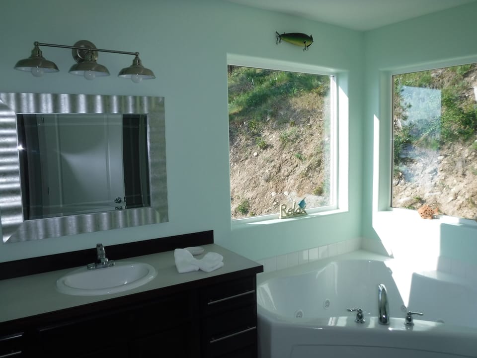 Master Bathroom Jetted tub, garden and mnt views
