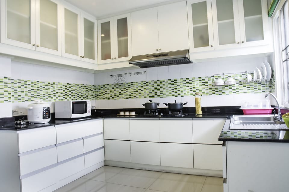 Sat market with Big House and Kitchen