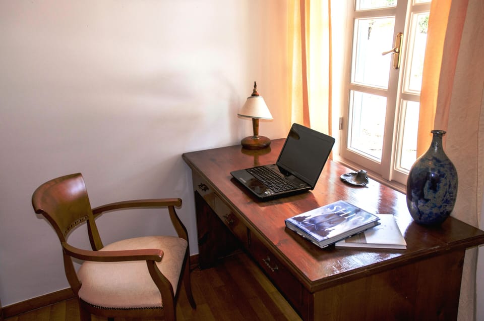 office with view to the garden and sea