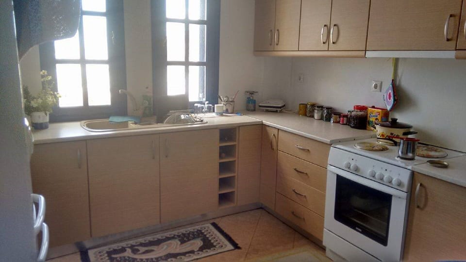 the kitchen, fully equiped!