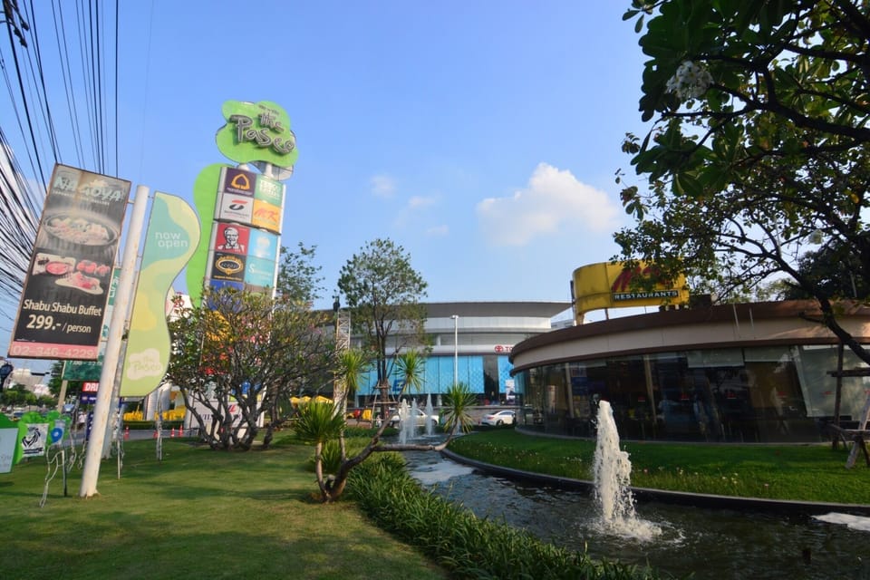 Paseo mall 400 meters away opened 10 am-10pm
