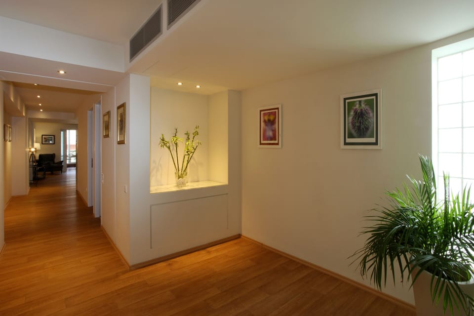 Bathroom 4 with bathtub