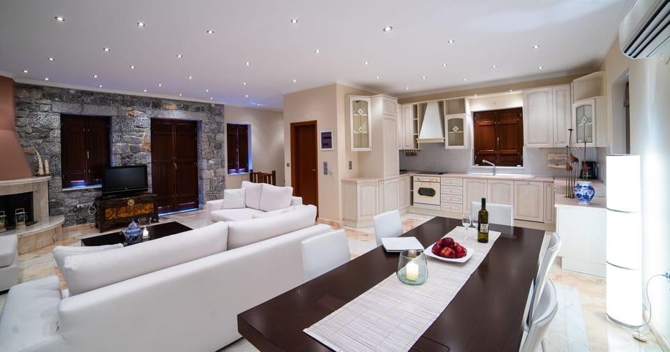 Third-floor luxury saloon with fireplace, dining room, kitchen, and toilet