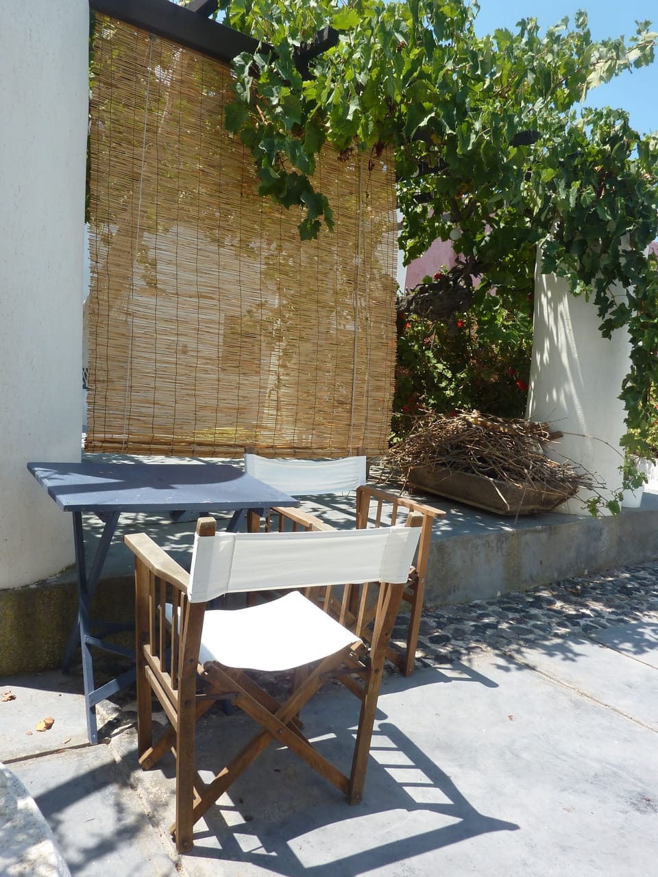 house of the birds breakfast table in the garden
