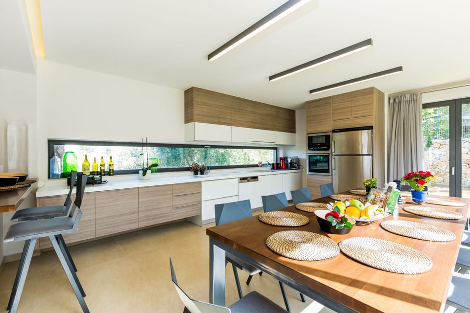 Fully equipped spacious kitchen with dining table