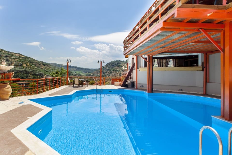 swimming pool o the estate