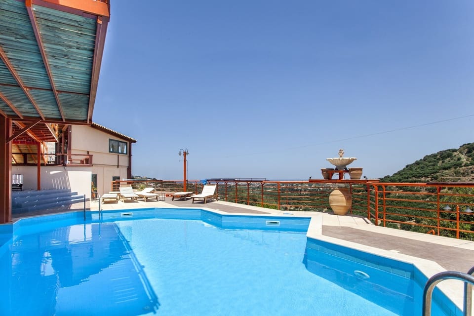 swimming pool o the estate