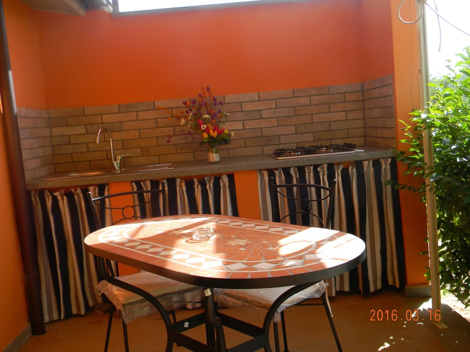Outdoor dining