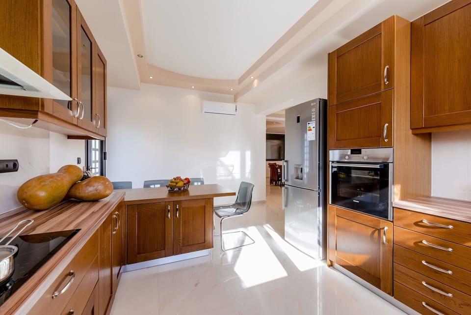 Fully equipped modern kitchen