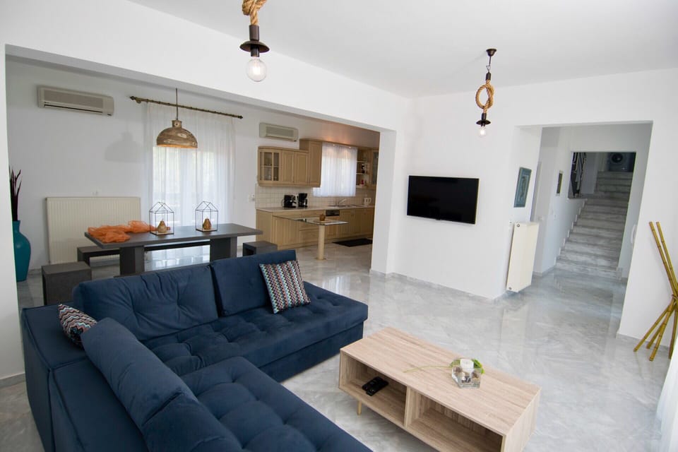 Living room with satellite led tv 50"