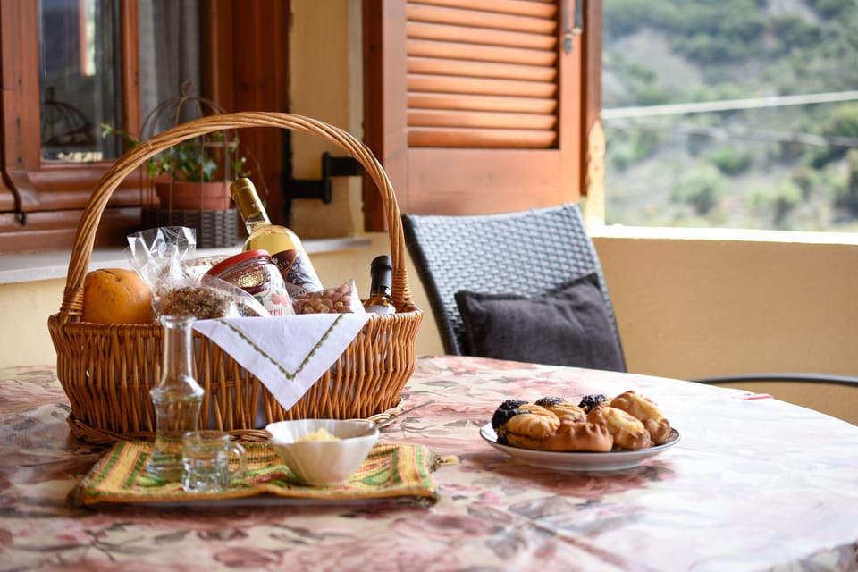 Welcome food and drinks based on seasonal local products 