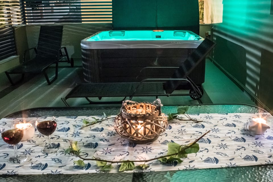 Outdoor spa tub