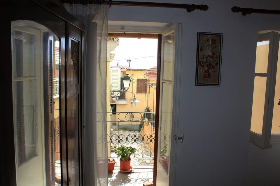 Polykarpos Traditional House balcony with view to the neighborhood 