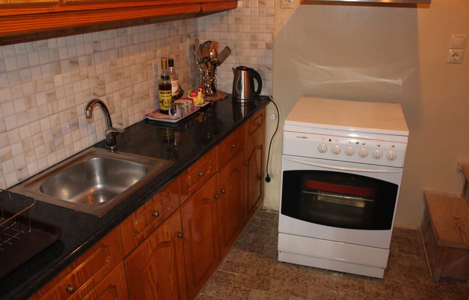 Polykarpos Traditional House kitchen