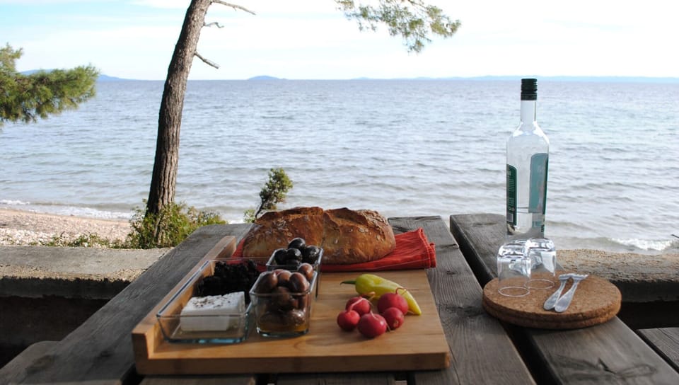 You can enjoy a meal or a drink in the wooden outdoor bench overlooking the sea!