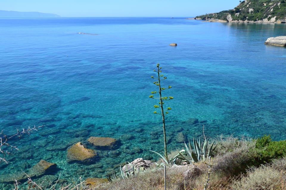 Kefalonia apartments: one of the rooms offers a comfortable double bed 