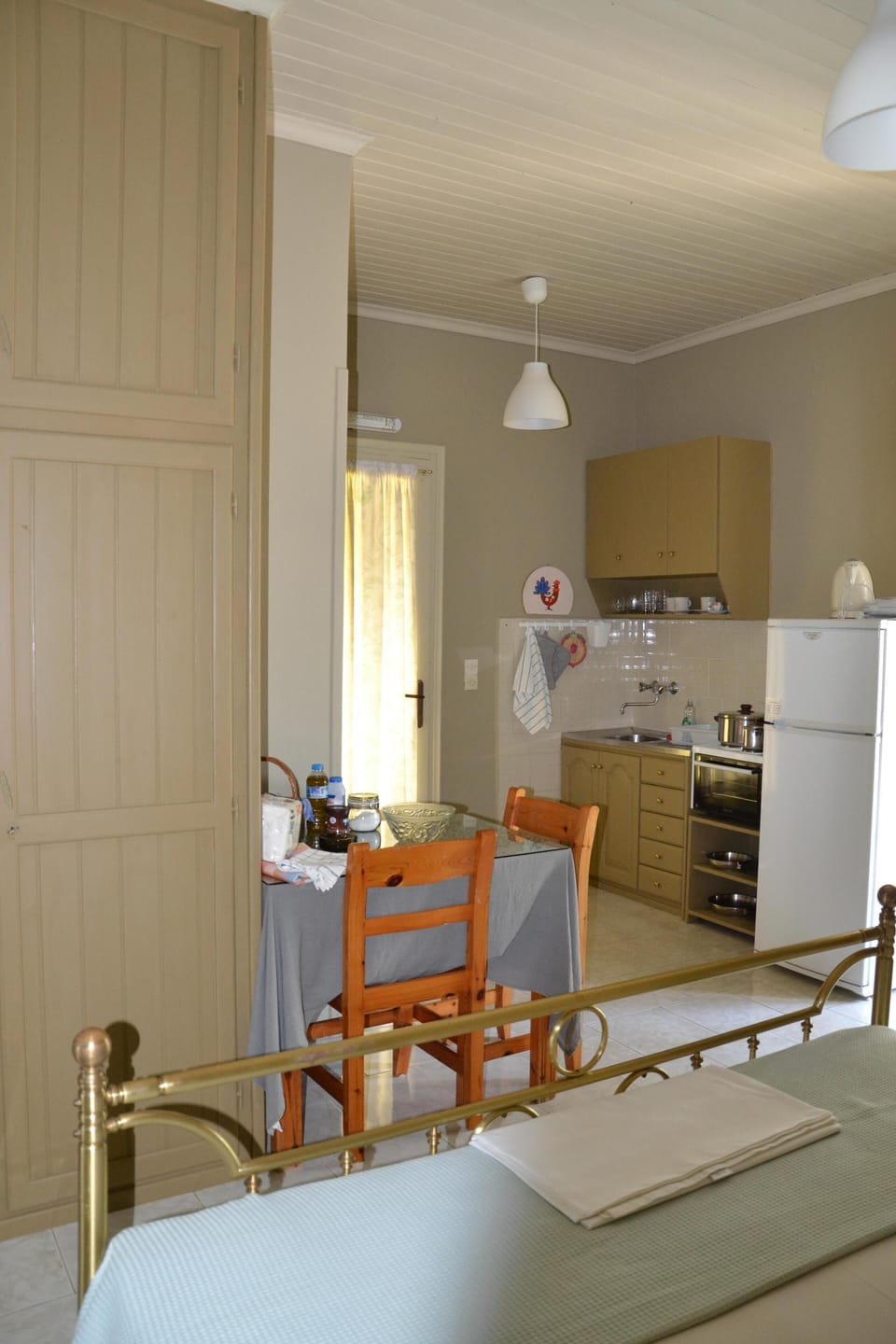 Kefalonia apartments: one of the rooms offers a comfortable double bed 